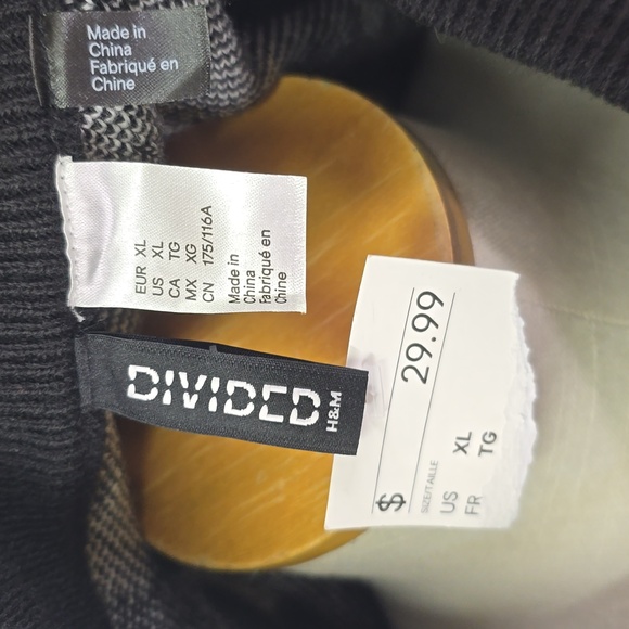 NWT H&M BLACK AND WHITE FLOWER POWER SWEATER X-LARGE - Picture 5 of 5